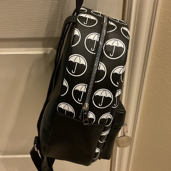 The Umbrella Academy Black and White Mini Backpack Bioworld - Picture 3 of 9